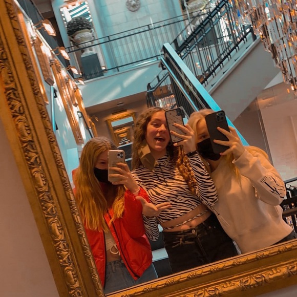 Meet your Posher, Kayla - Picture 1 of 1